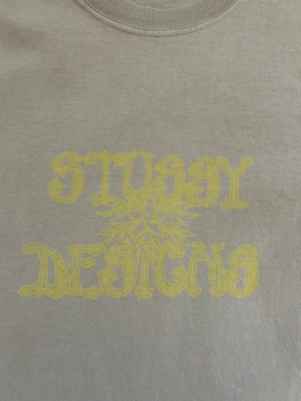 Size Medium Stussy Beige Tee - Picture 2 of 5